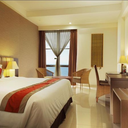 Hotel On The Rock Kupang  Exterior photo