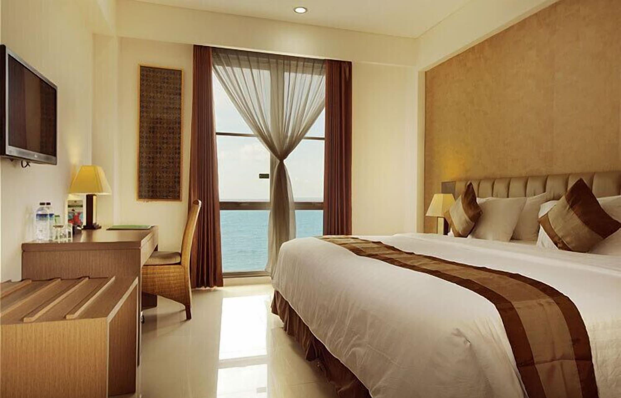Hotel On The Rock Kupang  Exterior photo