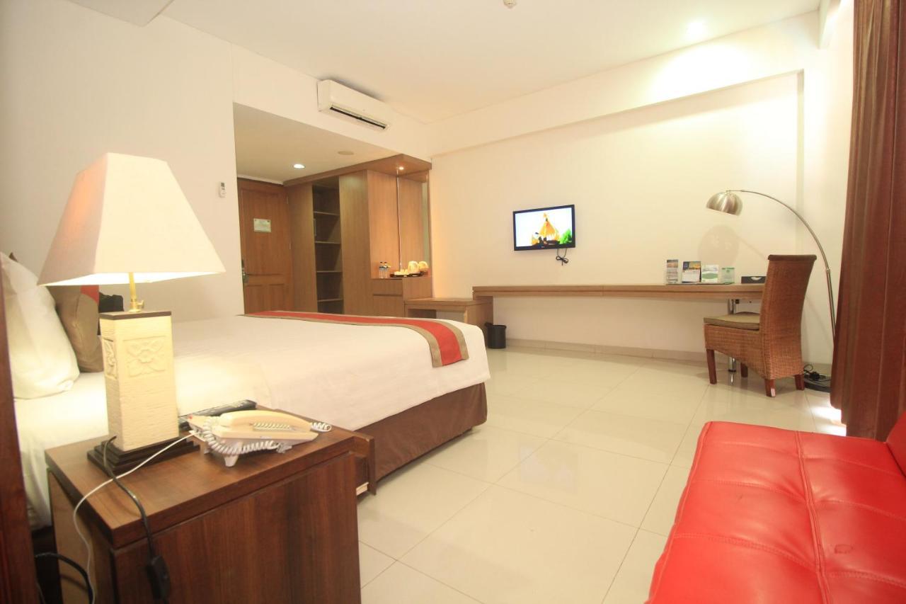 Hotel On The Rock Kupang  Exterior photo