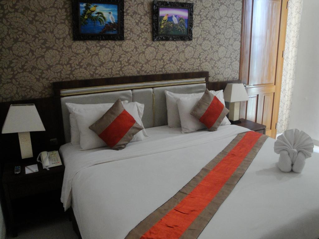 Hotel On The Rock Kupang  Exterior photo
