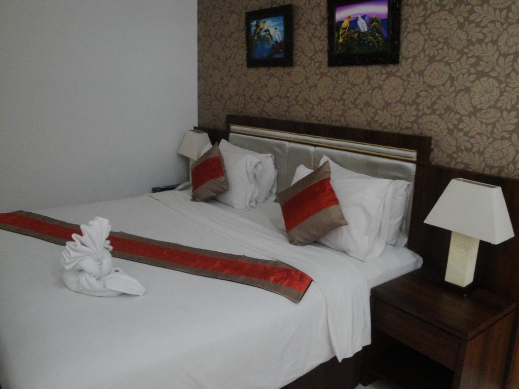Hotel On The Rock Kupang  Exterior photo