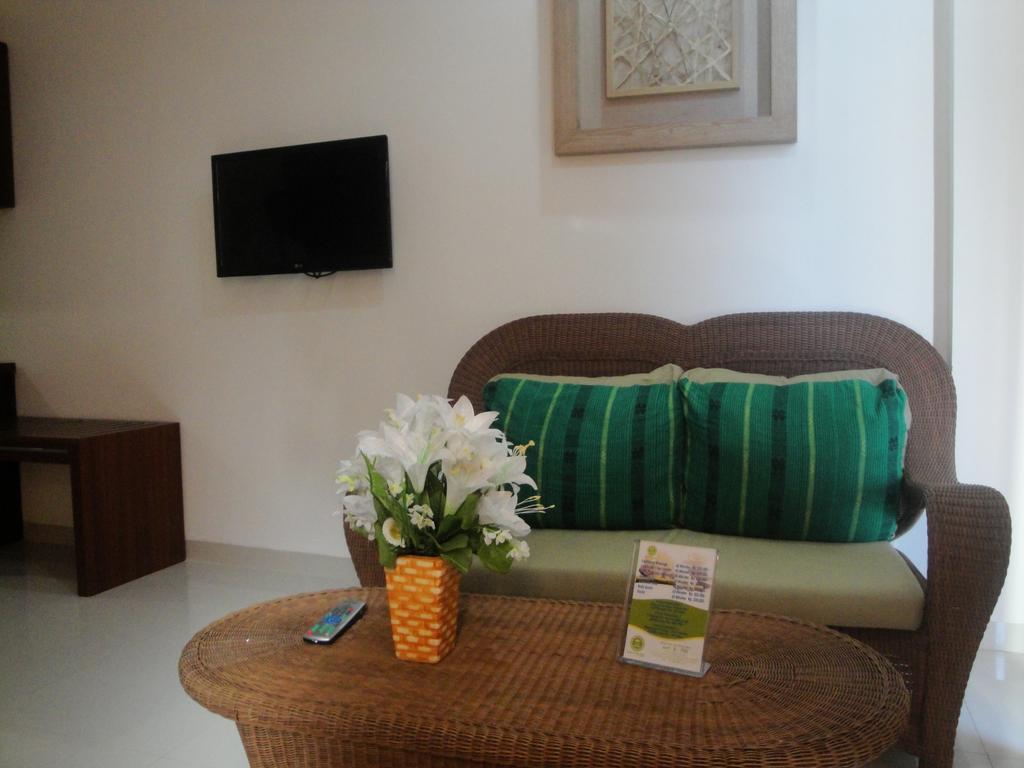 Hotel On The Rock Kupang  Exterior photo