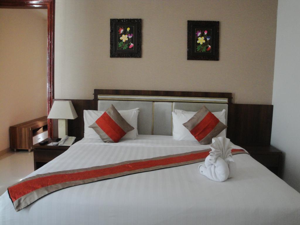 Hotel On The Rock Kupang  Exterior photo