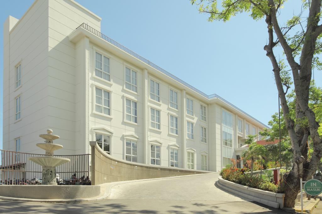 Hotel On The Rock Kupang  Exterior photo