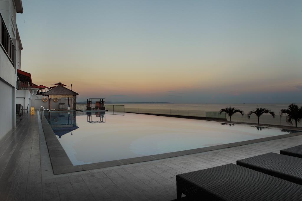 Hotel On The Rock Kupang  Exterior photo