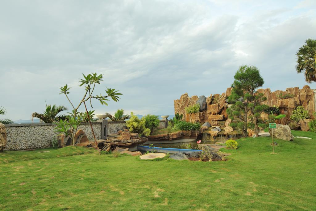 Hotel On The Rock Kupang  Exterior photo