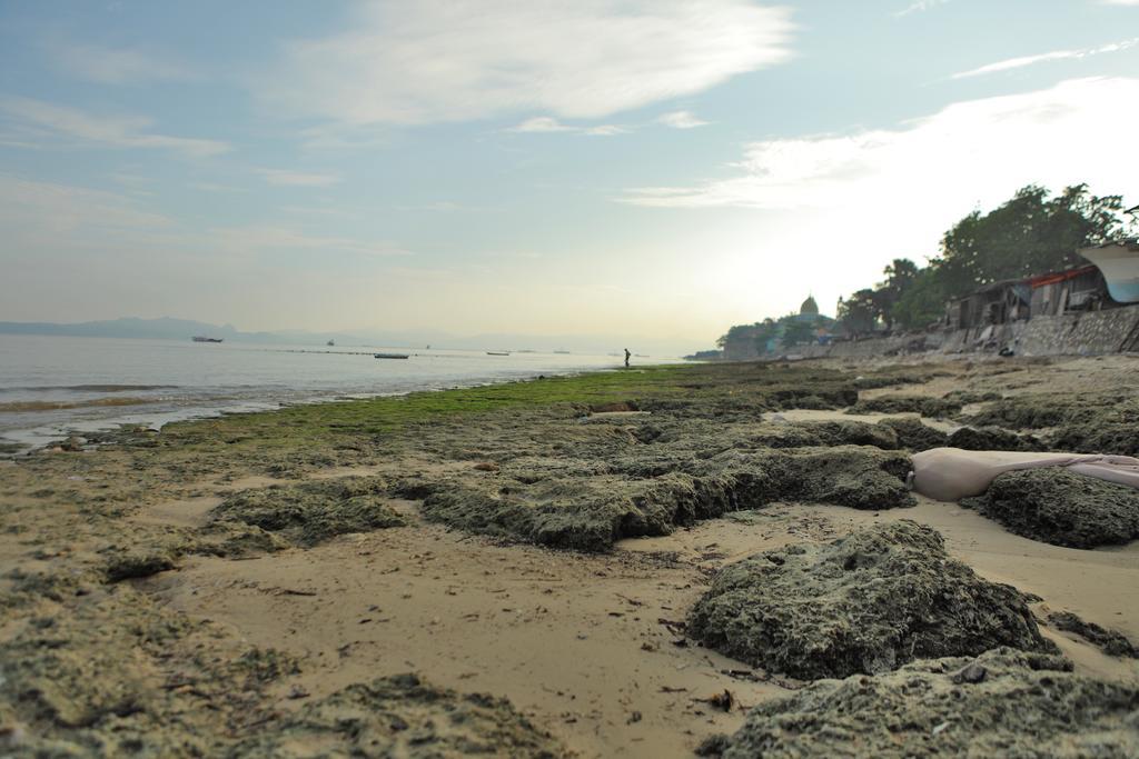 Hotel On The Rock Kupang  Exterior photo
