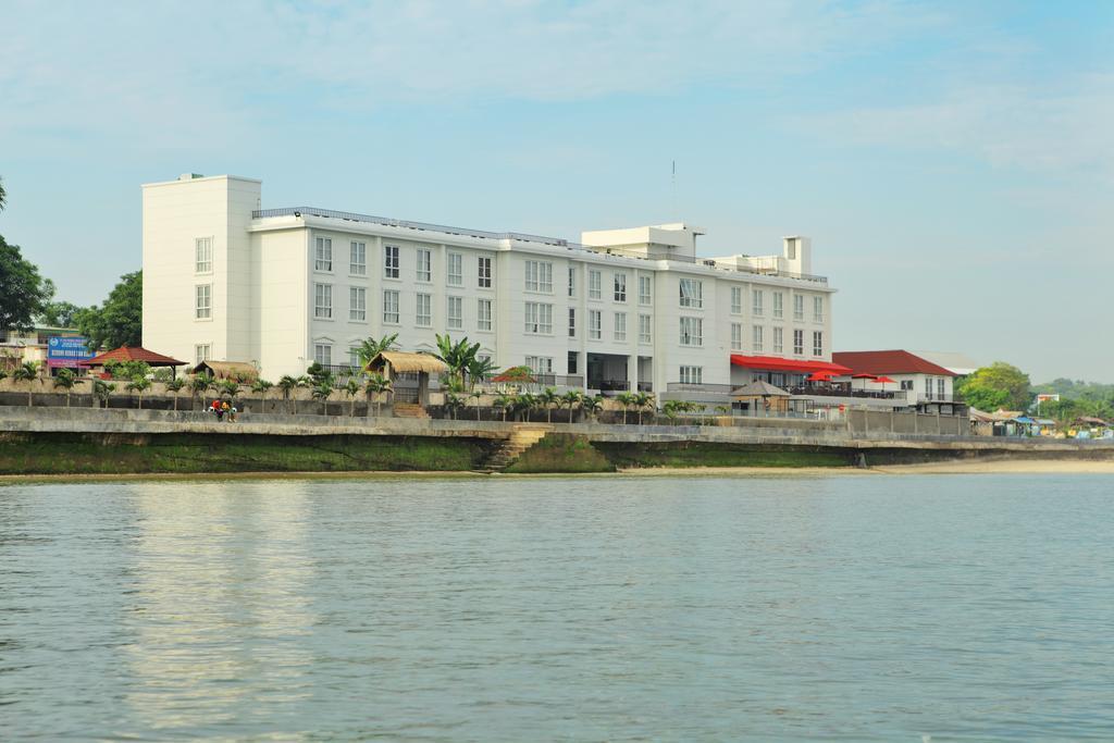 Hotel On The Rock Kupang  Exterior photo